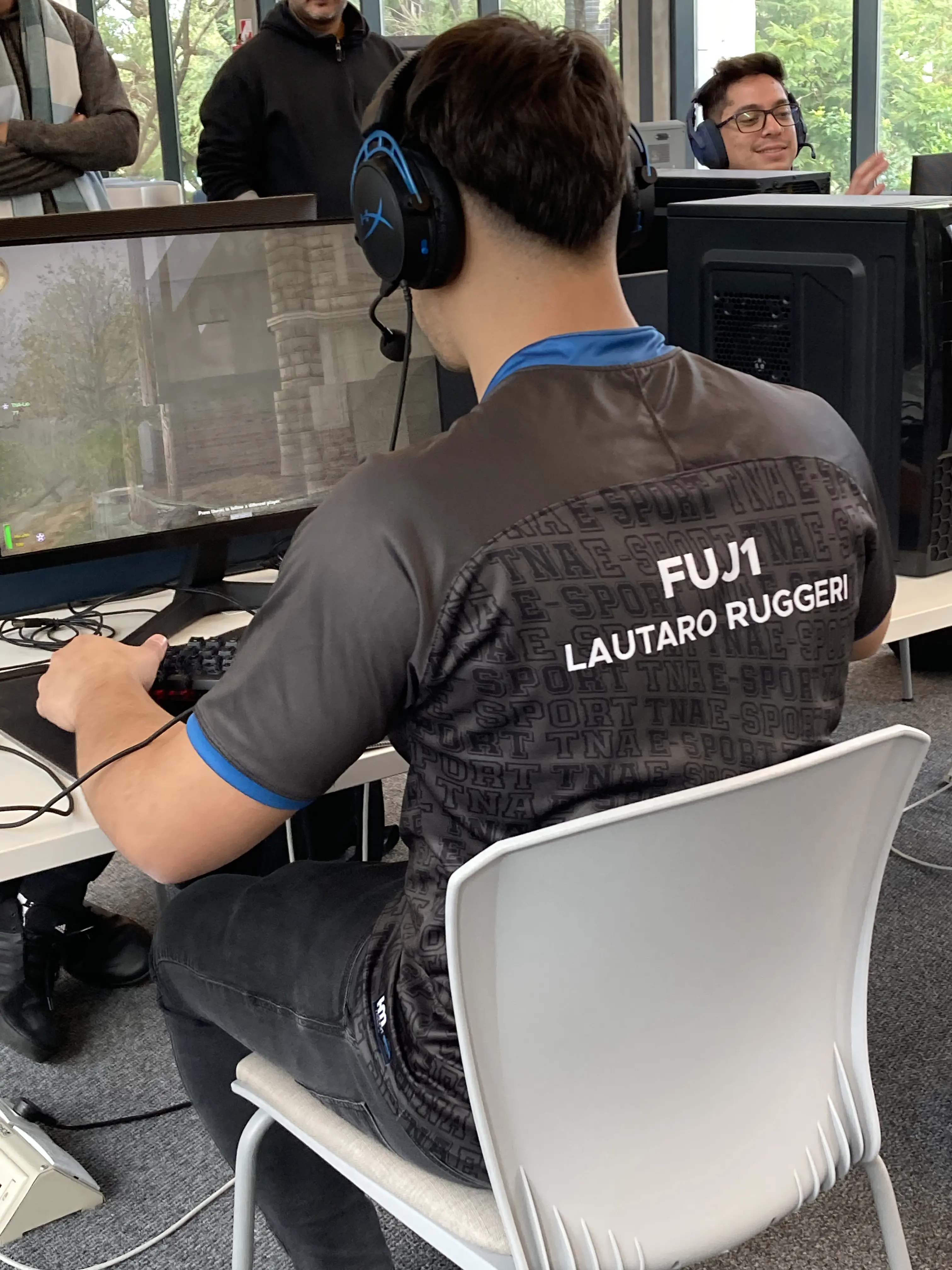 lFUJ1